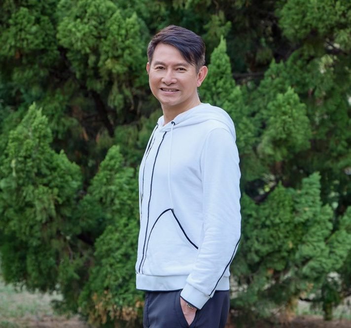 張偉成醫生戶外樹林輕鬆照